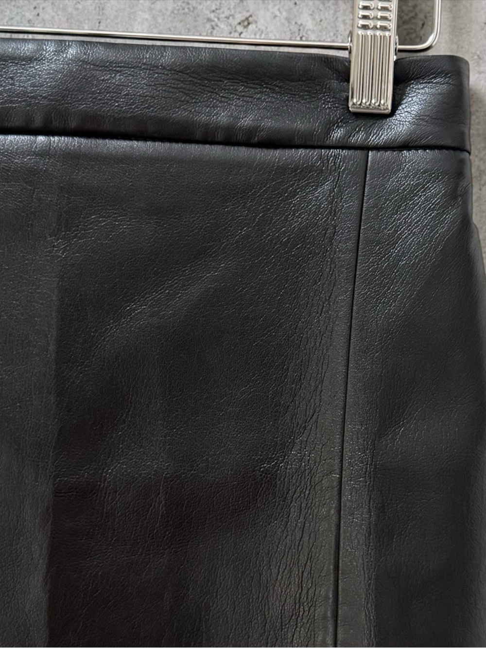 Women’s Black Faux Leather Mini Skirt! Size 0! - Picture 4 of 6